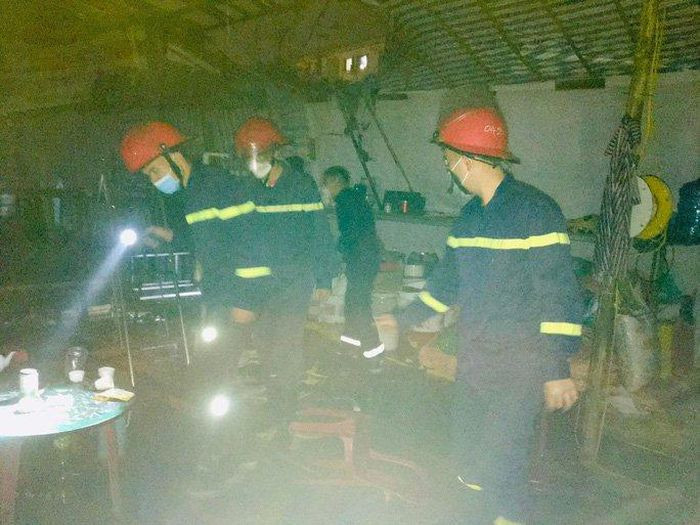  Hai vợ chồng tử vong trong phòng ngủ sau tiếng nổ lớn: Ngày 2/2, UBND xã Hoa Sơn, huyện Anh Sơn, tỉnh Nghệ An cho biết, ngày 1/2, người dân nghe tiếng nổ phát ra từ phòng ngủ của vợ chồng ông L.V.T. (50 tuổi) rồi thấy khói, lửa bốc lên. Người dân đã tìm cách dập tắt đám cháy. Khi ngọn lửa được khống chế, mọi người phát hiện vợ chồng ông T. tử vong trong phòng ngủ. 