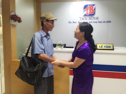 Cuộc gặp gỡ xúc động của bệnh nhân và “ân nhân” - dược sĩ Lê Thị Bình.