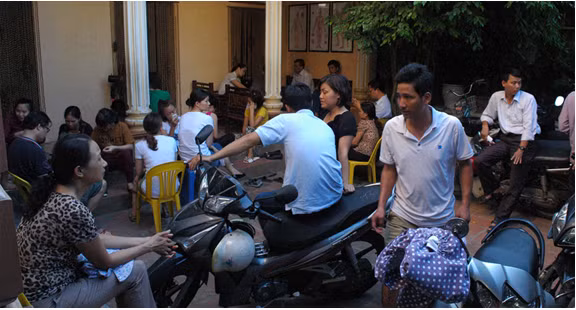 Nu luong y vói bài thuóc gia truyèn gàn 400 nam chũa bẹnh trĩ