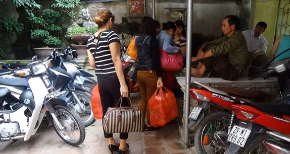 Nu luong y vói bài thuóc gia truyèn gàn 400 nam chũa bẹnh trĩ-Hinh-4