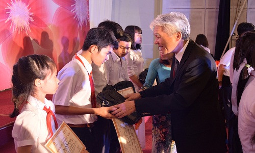 “Cho em den truong” dong hanh cung hoc sinh ngheo Dong Nai