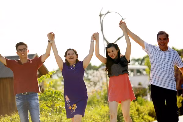 Duoc si Le Thi Binh: Sau su nghiep thanh cong la gia dinh hanh phuc-Hinh-2