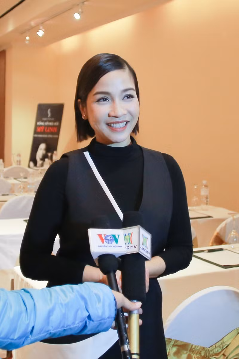 Diva My Linh cam on khach hang spa bang live concert dinh cao-Hinh-4