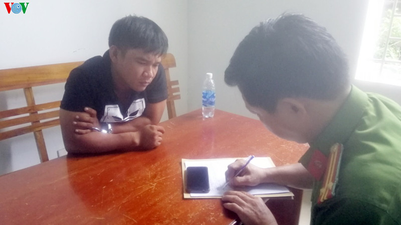 Ngao da giet nguoi xong ngoi doi cong an den bat giu