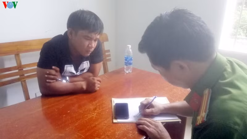 Ngao da giet nguoi xong ngoi doi cong an den bat giu