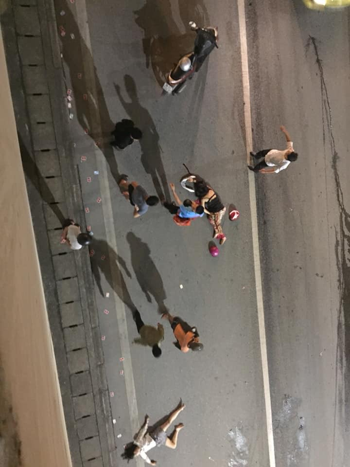 Tai xe Mercedes dam 2 nguoi phu nu di xe may tu vong khai gi?-Hinh-2