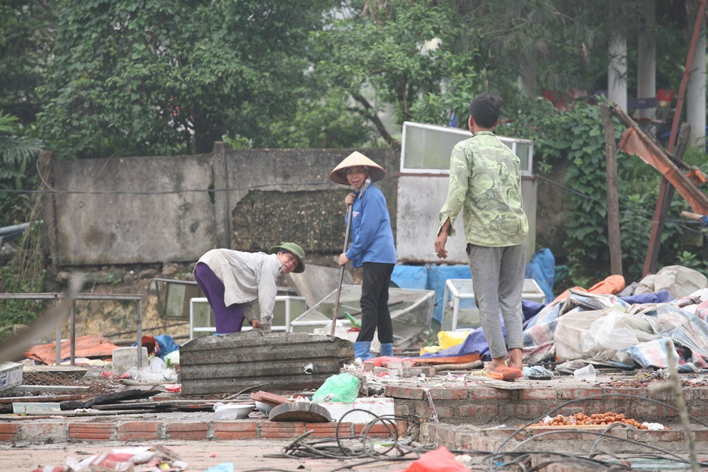 Cảnh tượng ngổn ngang ở “thiên đường ẩm thực” thị trấn Tam Đảo.