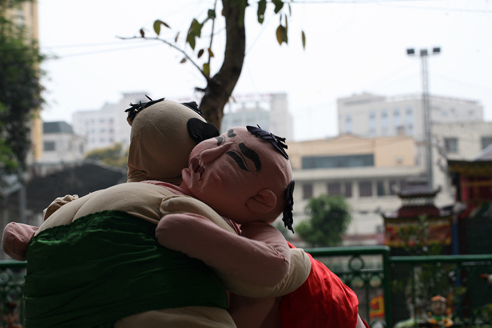 Để thành thục các màn múa rối, người nghệ sĩ cần trải qua thời gian dài tìm tòi, học hỏi. Đặc biệt muốn theo đuổi loại hình nghệ thuật truyền thống này phải có đam mê thực sự, chấp nhận hy sinh để mang đến cho khán giả những màn trình diễn hay nhất.