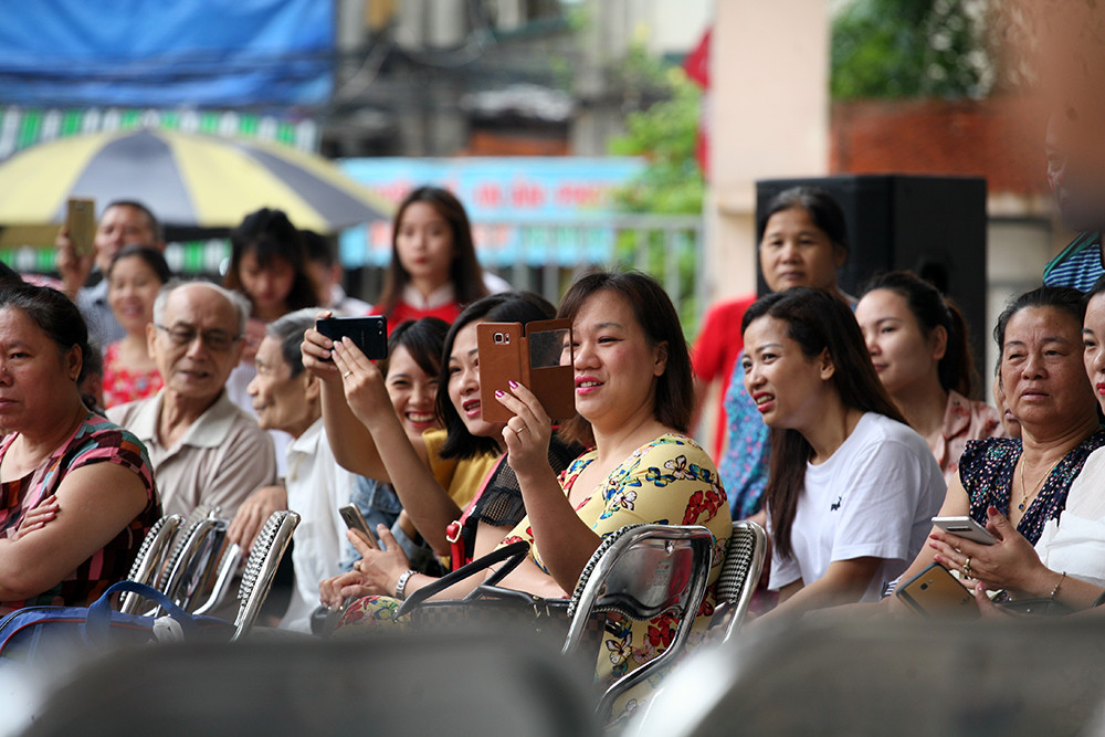 Khan gia hao hung khong gian mua roi cua truong DHSP nghe thuat TW