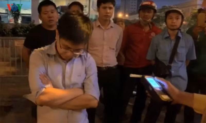 Tai xe o to say xin, chong doi canh sat bi xu phat 17 trieu dong