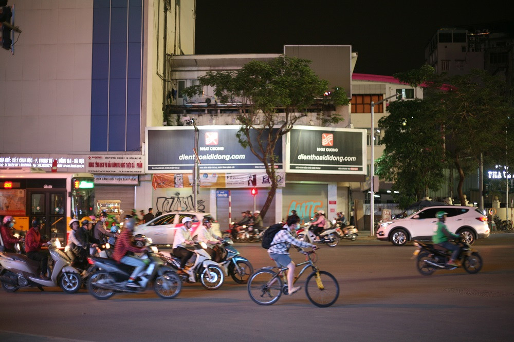 Và không mở cửa trở lại sau khi việc cơ quan công an khám xét Nhật Cường mobile đã diễn ra trước đó khá lâu.