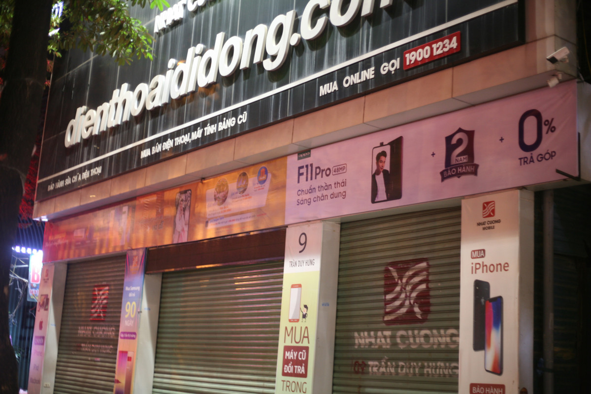 Đến 19h cùng ngày, Nhật Cường mobile số 9 Trần Duy Hưng vẫn chưa hoạt động trở lại.