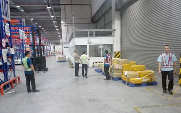 Phi vu buon lau 'khung': 2.500 smartphone tu Trung Quoc vao Viet Nam-Hinh-5