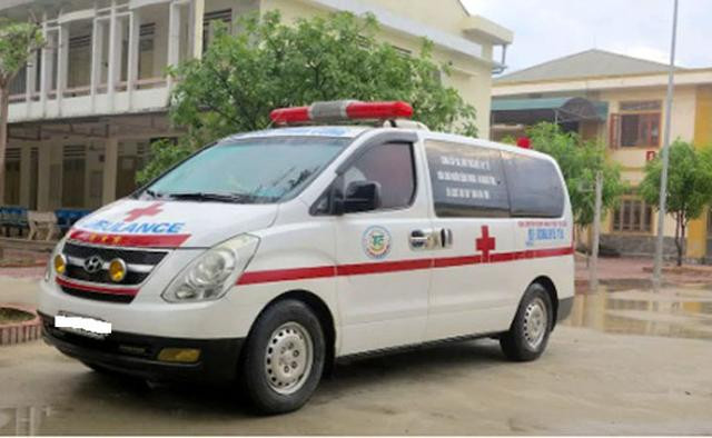 Len xe cap cuu vi dau bung, thieu nu 17 tuoi khong ngo bi sam so