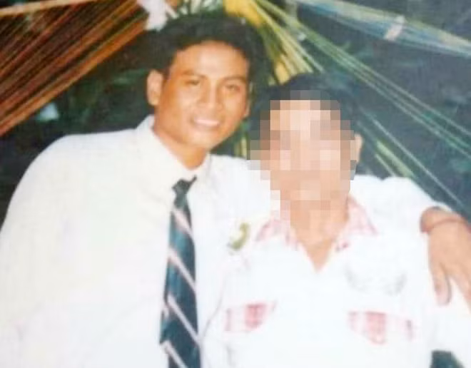 Phut kinh hoang cua co dau bi chong cu ruot chem tai tiec cuoi