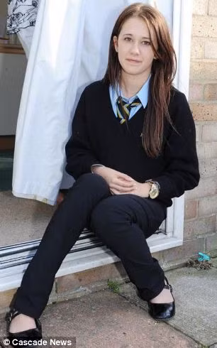 Paige Roffey, một cô gái Anh, 15 tuổi, cũng đã từng là nạn nhân của việc dùng băng vệ sinh tampon. Em bị ngất vì hội chứng sốc độc tố và rơi vào hôn mê sâu 2 ngày. Tuy nhiên, Paige khá may mắn khi em có thể qua được cơn nguy kịch và dần hồi phục.