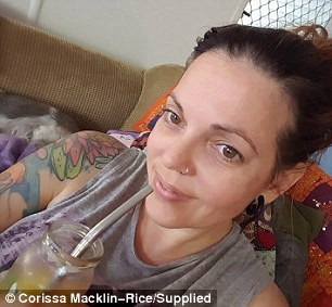 Theo liệu pháp Gerson, mỗi ngày cô phải thụt cà phê khoảng 45 phút, và uống 13 cốc nước hoa quả ép.