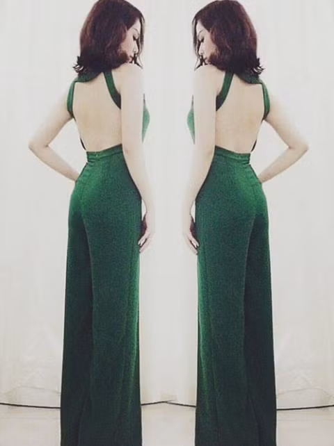 Trên trang cá nhân của mình, Tâm Tít cũng khoe hình ảnh sau khi sinh với bộ jumpsuit dài khoét sâu khoe lưng trần gợi cảm.