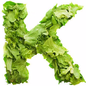 Nếu bạn đang sử dụng một số loại thuốc làm loãng máu, chống đau tim và đột quỵ thì cần duy trì liều lượng vitamin K bổ sung.