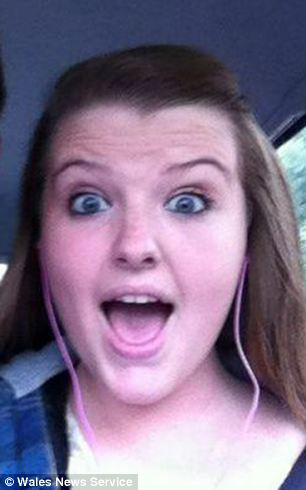 Mẹ em cho biết, dù đã tuân thủ mọi hướng dẫn sử dụng, nhưng việc đưa tampon vào cơ thể đã khiến cô bé bị sốc nhiễm độc, và đây là nguyên nhân khiến cô bé chết khi còn quá trẻ.