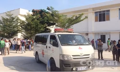 Ghen tuong, con re dung dao dam chet cha vo va vo-Hinh-3