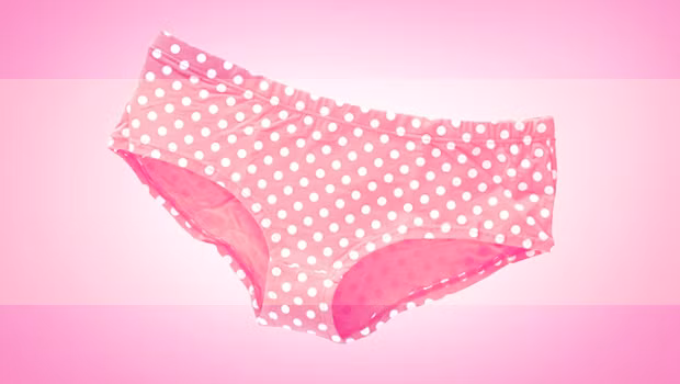 Và một việc mà chắc ai cũng biết: không được thụt rửa cô bé bởi việc này khiến sự cân bằng về độ pH bị phá vỡ, gây ức chế khả năng tự bảo vệ và làm sạch của âm đạo, dẫn tới viêm nhiễm.