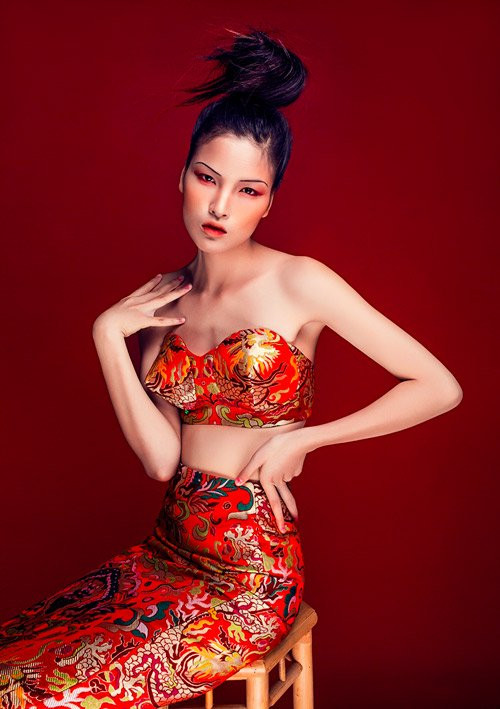 Nối gót các "đàn chị", Nguyễn Thùy Trang và Chà Mi lần đầu tiên tấn công thị trường thời trang châu Âu và họ bắt đầu làm việc cùng các agency chuyên nghiệp tại Milan. Dự kiến, 2 cô gái này sẽ hoạt động tại đây ít nhất 3 tháng. Nối gót các "đàn chị", Nguyễn Thùy Trang và Chà Mi lần đầu tiên tấn công thị trường thời trang châu Âu và họ bắt đầu làm việc cùng các agency chuyên nghiệp tại Milan. Dự kiến, 2 cô gái này sẽ hoạt động tại đây ít nhất 3 tháng.