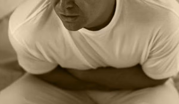 Tuy nhiên, nếu gặp những hiện tượng sau, bạn cần tới bác sĩ ngay: Thường xuyên nôn mửa và không thể đưa chất lỏng vào trong cơ thể bằng đường miệng.