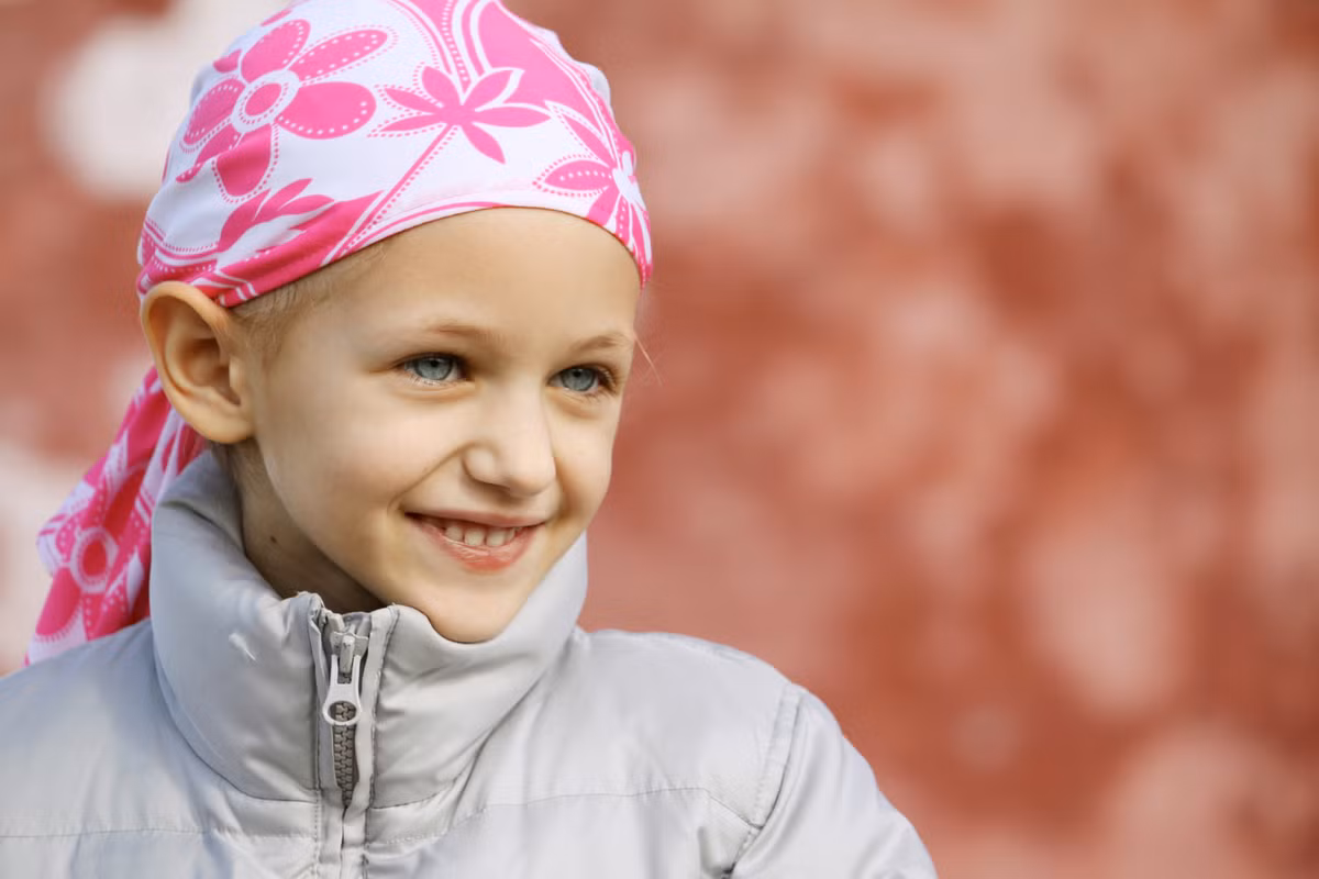 Vì vậy, bệnh ung thư thường gặp ở trẻ nhất là bệnh ung thư máu, do hiện tượng tế bào đột biến xảy ra ngay khi em bé còn nằm trong bụng mẹ.