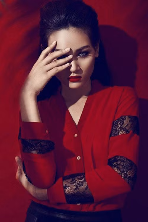 Thùy Trang cũng đang trên con đường chinh phục thị trường thời trang quốc tế.