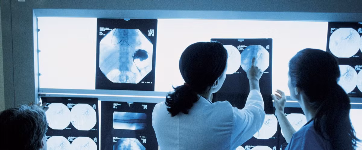 Và giờ, khi nhận được tin mình hoàn toàn không bị ung thư, họ lại phải đương đầu với cảm giác xấu hổ, có lỗi vì để người thân phải trải qua những cung bậc cảm xúc không đáng có.