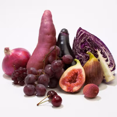 Thói quen ăn uống thực phẩm có màu tím cũng sẽ giúp bạn kéo dài tuổi thọ bởi chúng chứa polyphenols, một hợp chất giúp giảm nguy cơ bị bệnh tim.