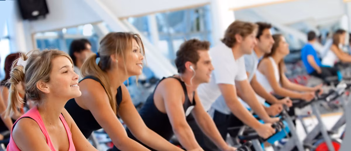 Nguyên do là trong quá trình mang thai, cơ thể sản sinh ra một loại hormone giúp các dây chằng được thả lỏng, giúp em bé dễ dàng chui ra ngoài. Sau khi sinh, các dây chằng này vẫn còn lỏng lẻo, khiến các khớp nối cũng không được chắc như trước do vậy tập nặng dễ gây hậu họa cho cơ thể bạn.