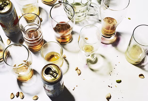 Sau li hôn, nhiều người tìm tới các chất kích thích như rượu, thuốc lá,.. để giải tỏa cảm giác cô đơn, trống rỗng, lo lắng.