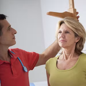 Bạn thấp, đồng nghĩa với nguy cơ bạn bị bệnh tim. Theo một nghiên cứu được đăng tải trên tạp chí Y khoa của Anh, cứ 6 cm chiều cao tăng lên, bạn đã giảm được 13,5% nguy cơ bị bệnh động mạch vành.