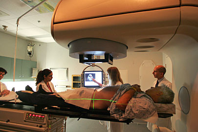 Ngoài ra, khi đọc hình ảnh, nhiều vết mờ trên phim chụp có thể khiến bác sĩ đưa ra chẩn đoán ung thư sai cho bệnh nhân.