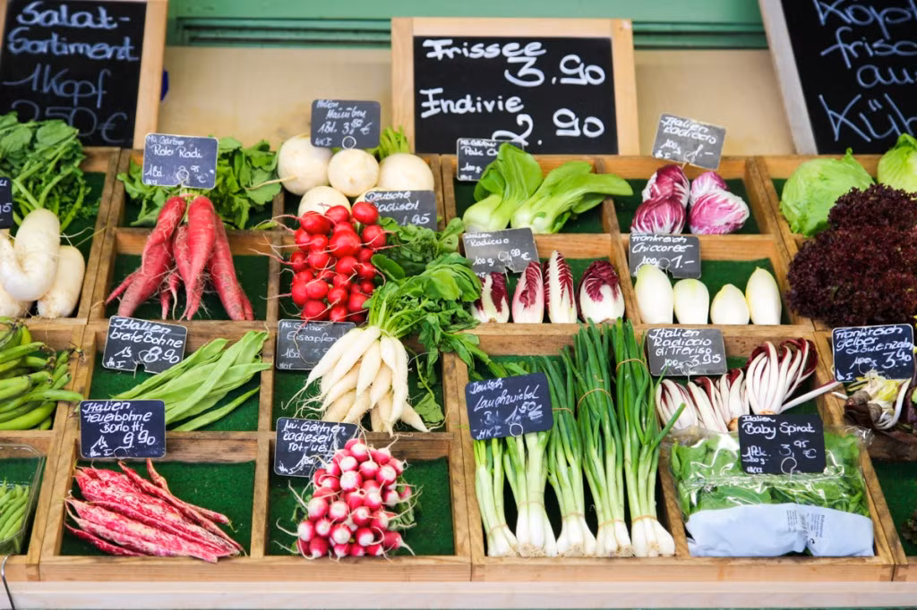 Ăn uống theo thực đơn chủ yếu dựa vào thực phẩm, có hàm lượng calo ít là cách giúp bạn tránh xa căn bệnh này. Nên loại trừ những thức ăn có nhiều chất béo chuyển hóa, đường ra khỏi thực đơn để giảm nguy cơ mắc bệnh.