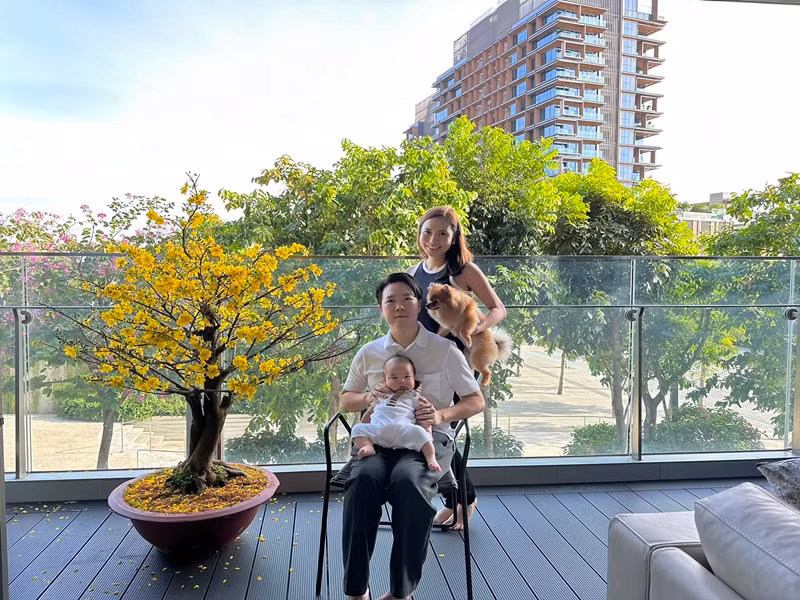 Vợ chồng Lê Hiếu hạnh phúc bên con trai trong dịp Tết Nguyên đán vừa qua.