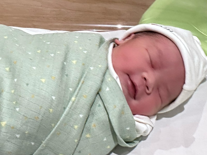 Ca sĩ Lê Hiếu kết hôn vào tháng 1/2019 với Thu Trang. Tháng 10/2022, cặp đôi chào đón con trai gia nhập tổ ấm.