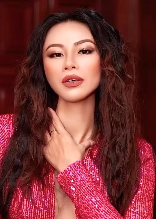 Nhiều người cho rằng đám cưới của á hậu sinh năm 1992 sẽ sớm diễn ra.