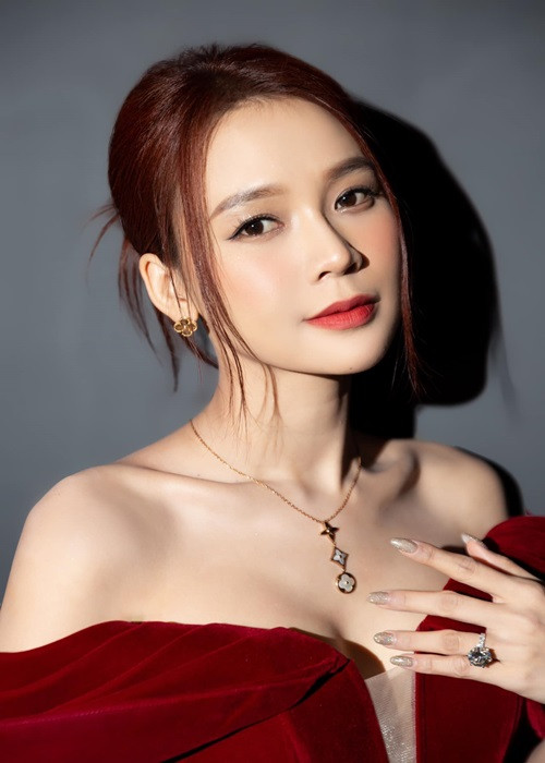 Trước khi được cầu hôn, Sam chính là người bắt được hoa cưới của Diệu Nhi.