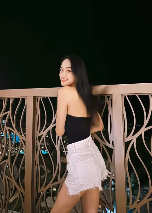 "Độc thân vui tính, không có bạn trai người Hàn nào hết nha cứu tôi", Hương Giang viết trên trang cá nhân. Ảnh: FBNV