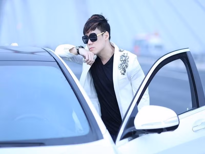 Khánh Phương từng mở một nhà hàng nhưng do công việc quá bận rộn nên nam ca sĩ phải sang nhượng cho người khác. Ảnh: FBNV