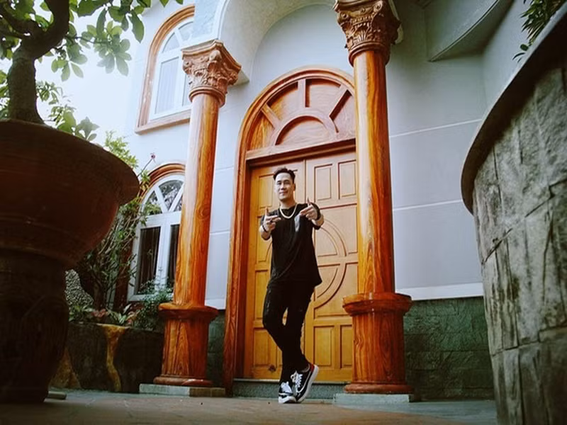 Hiện tại, Khánh Phương cùng gia đình sinh sống trong căn biệt thự rộng hơn 400m2 tại quận 1 (TP HCM). Ảnh: Lao động