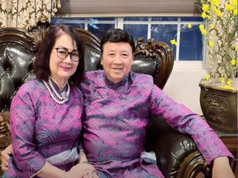 Bảo Quốc chia sẻ, vợ chồng ông đã sát cánh vượt những ngày gian khó, xoay đủ nghề ngoài nghề hát để kiếm sống. Ảnh: PLO