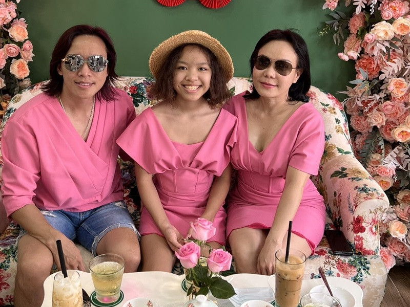 Ở Việt Nam, con gái Việt Hương học tại một trường quốc tế.