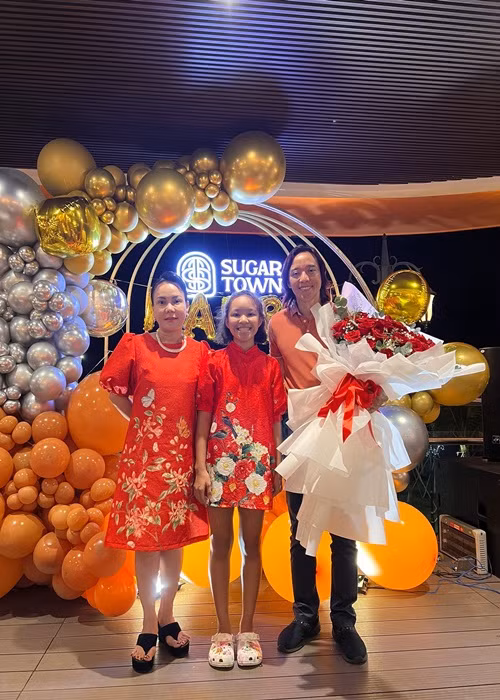 Elyza còn có năng khiếu thể thao. Cô nhóc từng giành huy chương đồng trong một giải đấu wushu tổ chức ở Mỹ.