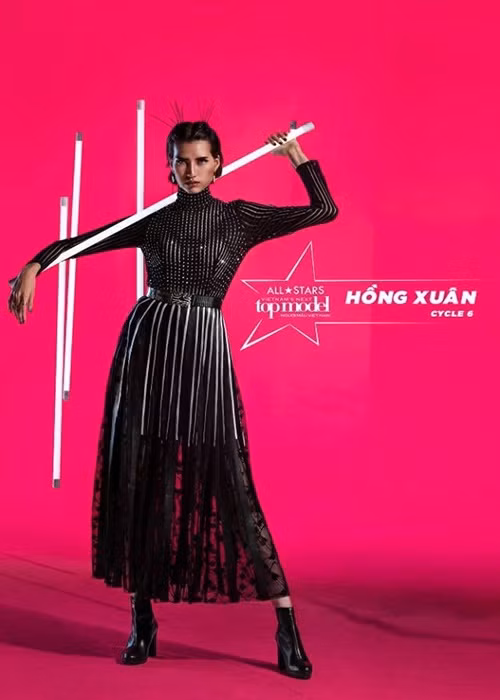 Phía bà Trang Lê - giám đốc sản xuất, tổng đạo diễn của Vietnam's Next Top Model cho biết, bà đứng ra giải quyết mâu thuẫn trong ngôi nhà chung, Hồng Xuân vẫn có mặt ở đó với một chiếc mũi lành lặn. Ảnh: Zing