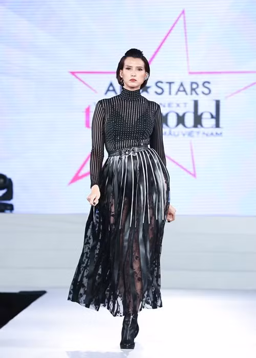 Năm 2017 Hồng Xuân tham gia Vietnam's Next Top Model mùa All Stars nhưng bị loại ở tập 5. Ảnh: Vietnam's Next Top Model