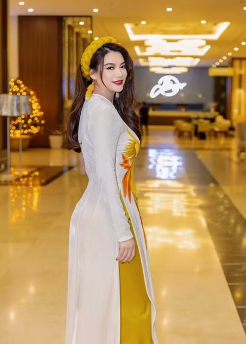 Bà mẹ một con được khen ngợi bởi vẻ tươi tắn.